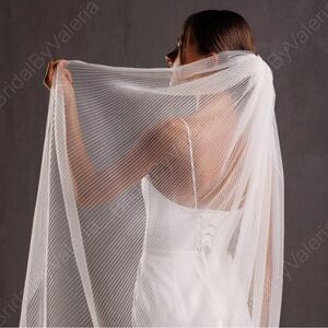 Elegant Pleated Bridal Veil